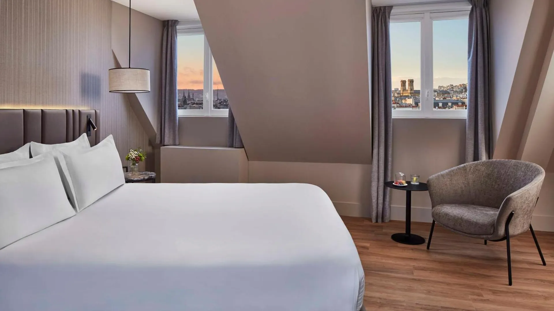 هوليداي إن غار دو لإيه 4*